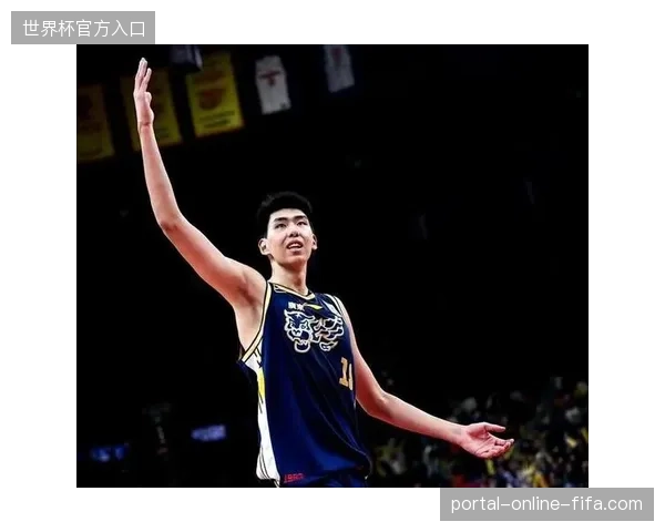 广东小将徐昕凭借赛季爆发表现入选最佳二阵，成最快进步球员